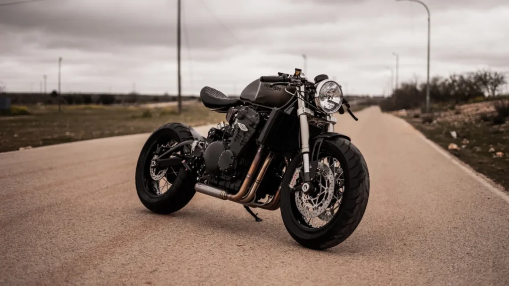 Triumph 1200 Custom “Throwback” b
